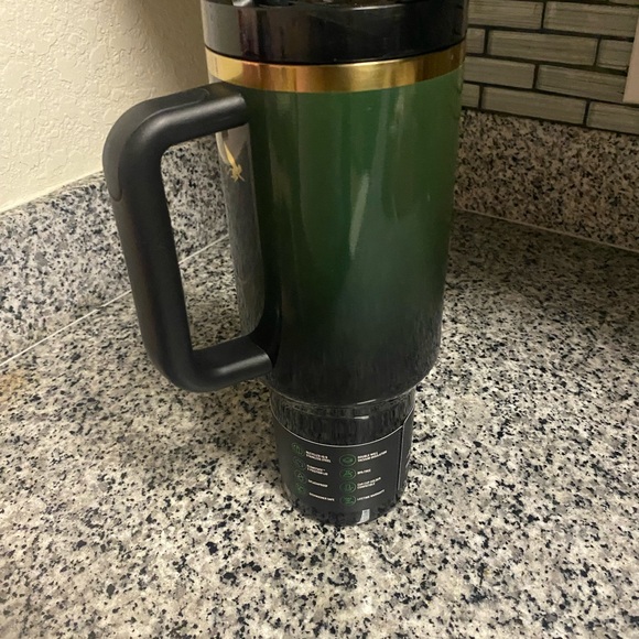 Stanley Wicked Elphaba Green 40oz Stainless Steel H2.0 FlowStateQuencher - Picture 3 of 4